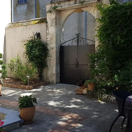 Les Remparts De La Bastide Bed & Breakfast 2*