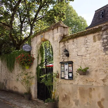 Bed & Breakfast Les Remparts De La Bastide 2*
