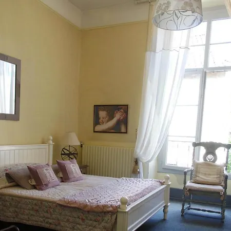 Bed & Breakfast Les Remparts De La Bastide 2*
